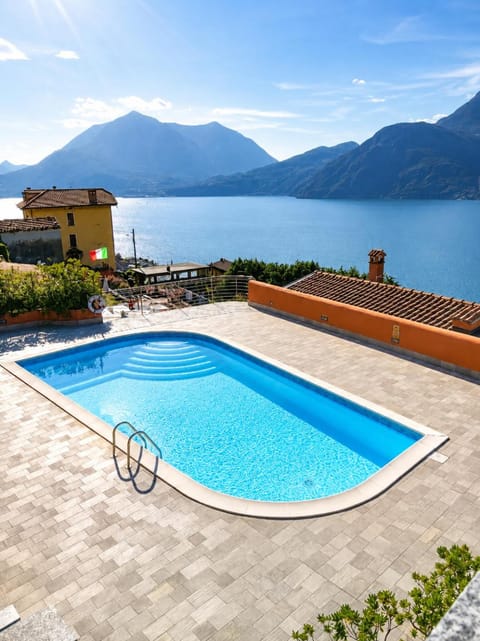 Lake view, Swimming pool