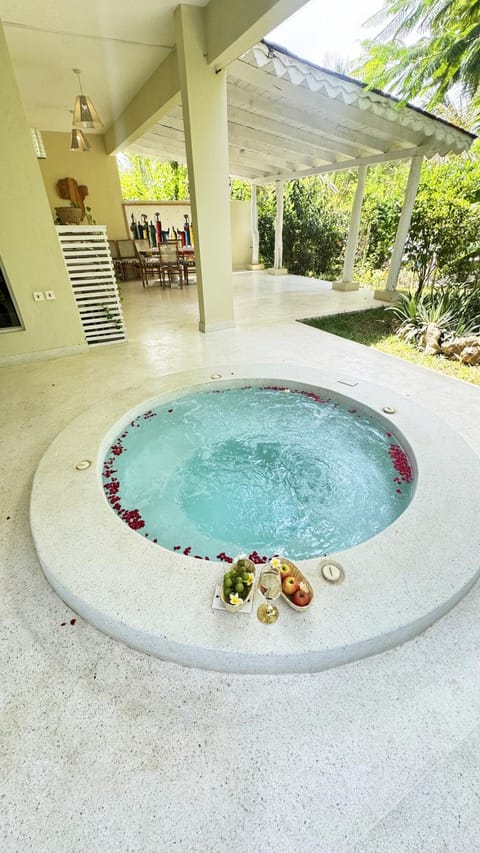 Hot Tub, Hot Tub