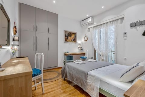 h2h Erato #Luxury, tech, smART with parking, in 1' metro Apartment in Pireas