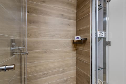 h2h Erato #Luxury, tech, smART with parking, in 1' metro Apartment in Pireas