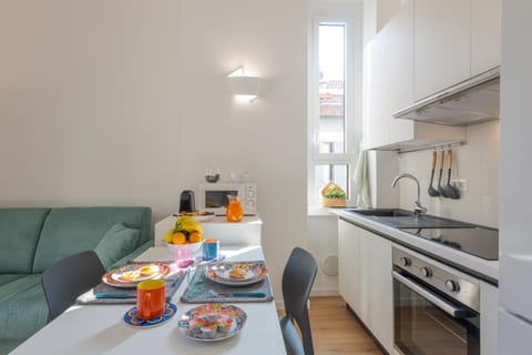 Kitchen or kitchenette, Dining area, stove