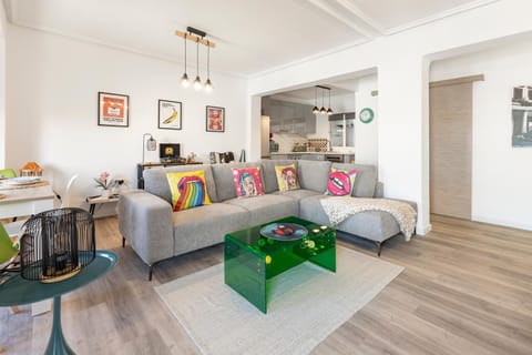 Living room, Decorative detail, Dining area