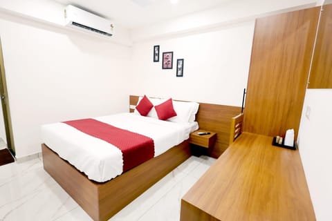 Bed, Photo of the whole room, Bedroom, wardrobe, air conditioner