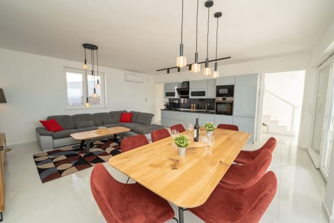 Kitchen or kitchenette, Living room, Dining area