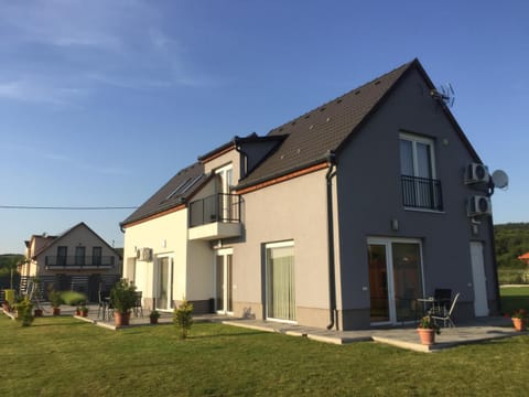 Property building, Facade/entrance, Garden, View (from property/room), Garden view, Inner courtyard view