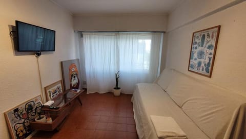 Bed, TV and multimedia, Living room, Photo of the whole room