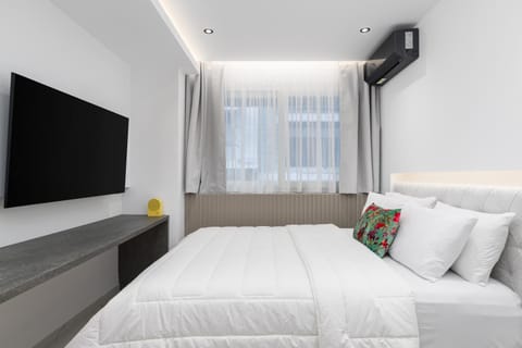 Property building, Bed, TV and multimedia