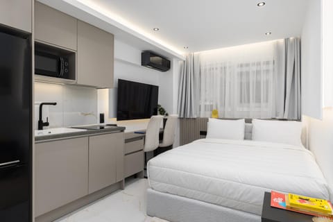 Bed, TV and multimedia, Kitchen or kitchenette
