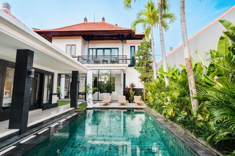 Garden view, Pool view, Swimming pool, sunbed