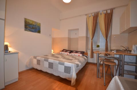 Shower, Toilet, Staff, Bathroom, TV and multimedia, Coffee/tea facilities, Kitchen or kitchenette, Seating area, Animals, Pets, Family