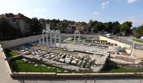 Nearby landmark, Balcony/Terrace, Landmark view, Location
