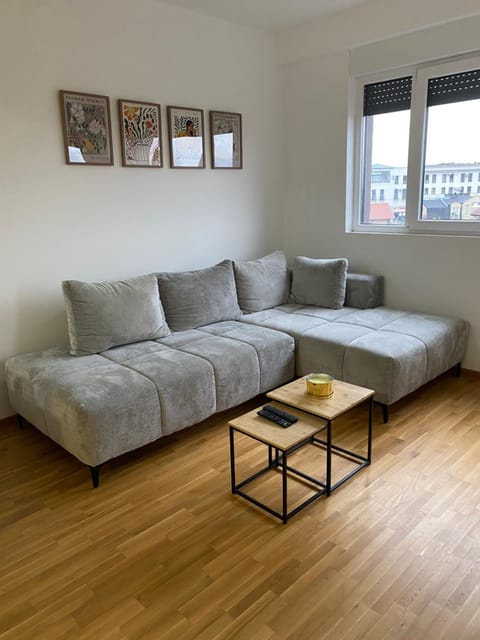 Bed, Living room, Seating area