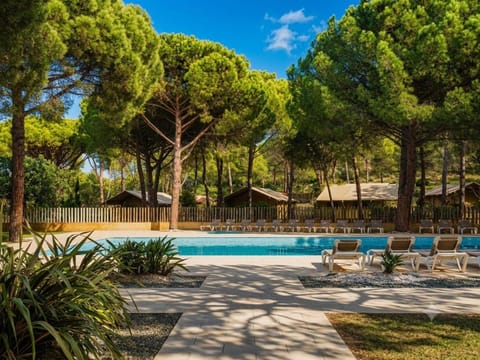 Swimming pool, sunbed