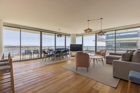 Communal lounge/ TV room, Natural landscape, TV and multimedia, View (from property/room), Balcony/Terrace, Living room, Seating area, Dining area, Evening entertainment