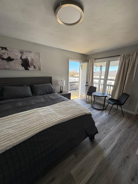 Bed, Balcony/Terrace, Photo of the whole room, Seating area, Bedroom