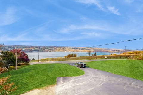 Seneca Overlook Getaway House in Seneca Lake