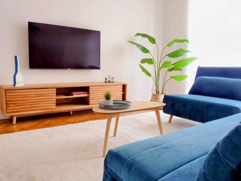 Communal lounge/ TV room, TV and multimedia, Living room