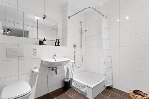 Shower, Bathroom, Bath, hair dryier, towels