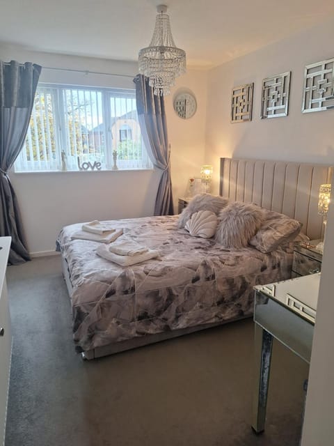 Gorgeous Sandpiper Mews House in Worcester