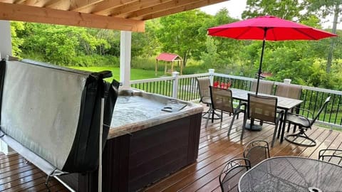 Hot Tub, Hot Tub, Balcony/Terrace, Dining area, Evening entertainment