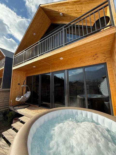 Property building, Hot Tub, Balcony/Terrace