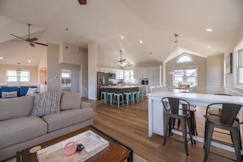 Sunrise Dream - Nags Head MP 16, Oceanfront, Ocean View, Pool, Hot Tub, Sauna, Pets OK, Flex Stays House in Nags Head