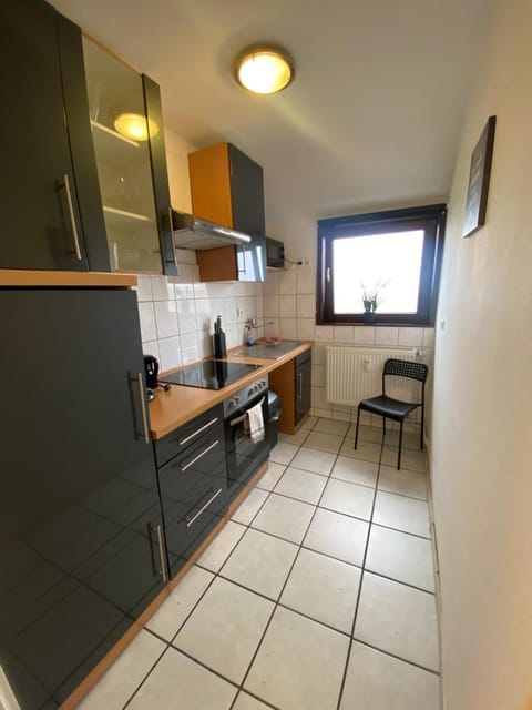 Kitchen or kitchenette, oven, pet friendly, stove