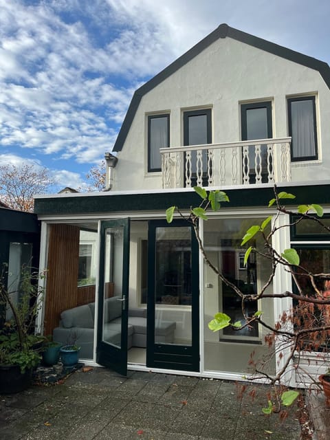 Facade/entrance, Garden
