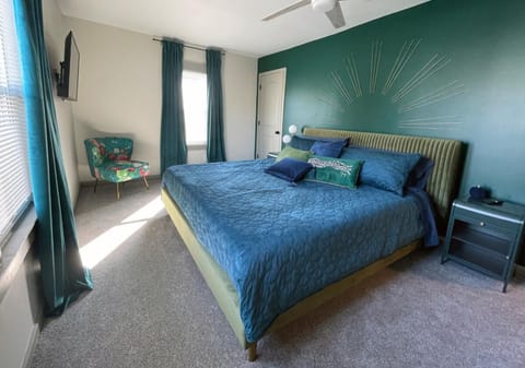 Bed, Photo of the whole room, Bedroom