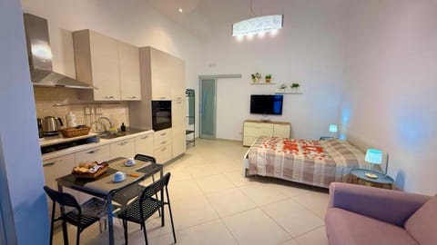 Bed, Kitchen or kitchenette, Photo of the whole room, Bedroom, stove