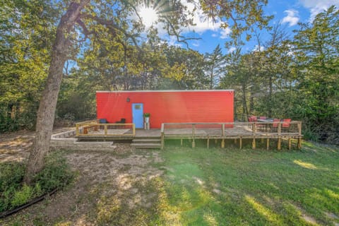 6 Mi to Kyle Field! Pet-Friendly Getaway with Yard House in Texas