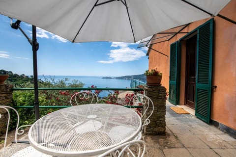 Natural landscape, Balcony/Terrace, Dining area, Sea view