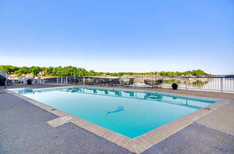 Pool Access, Steps to Beach Scenic Ozarks Retreat Apartment in Osage Beach