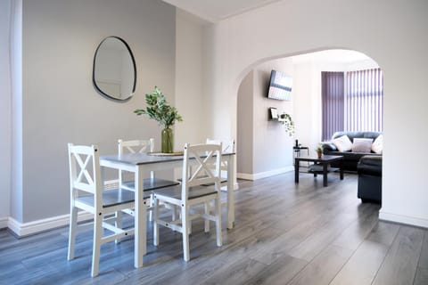 Living room, Seating area, Dining area