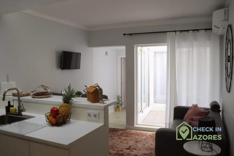 TV and multimedia, Kitchen or kitchenette, Living room, kitchen, air conditioner