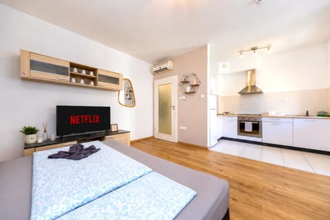 TV and multimedia, pet friendly