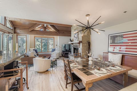 3BR Deer Valley Family Retreat Hot Tub and Fireplace 7560 House in Deer Valley