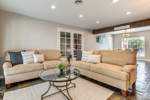 Suburban Home 9 Mi to Dtwn Denver Outdoor Oasis! House in Aurora