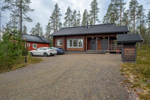 Property building, Day, Natural landscape, Parking