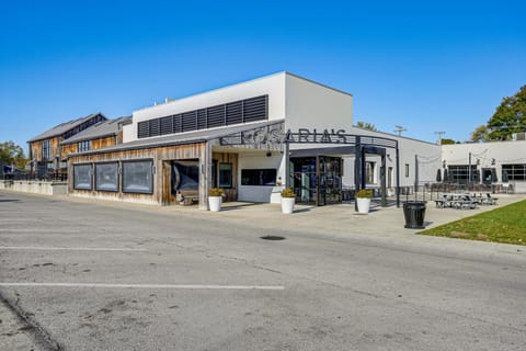 Between Restaurant and Brewery! Chic Perrysburg Apt Apartment in Maumee