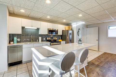 Between Restaurant and Brewery! Chic Perrysburg Apt Apartment in Maumee