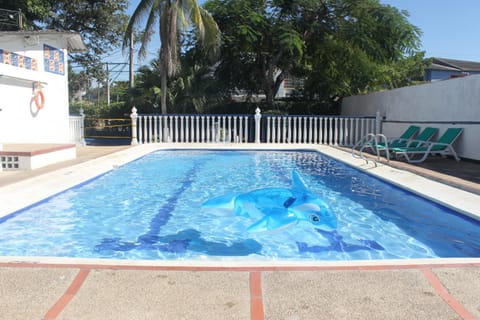 Day, Swimming pool