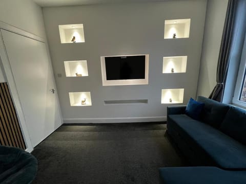 Perth City Centre Apartment - Short & Long Stays Welcome - 2x Smart TVs - Sky TV - Fast WiFi - Fully Equipped - Located Next to All Amenities Apartment in Perth