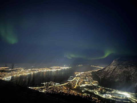 Rolig overnatting med utsikt til Fjellheisen Vacation rental in Tromso