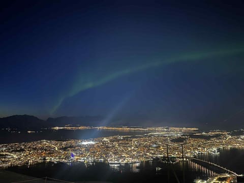 Rolig overnatting med utsikt til Fjellheisen Vacation rental in Tromso