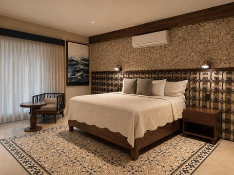 Bed, Photo of the whole room, Seating area, Bedroom, air conditioner