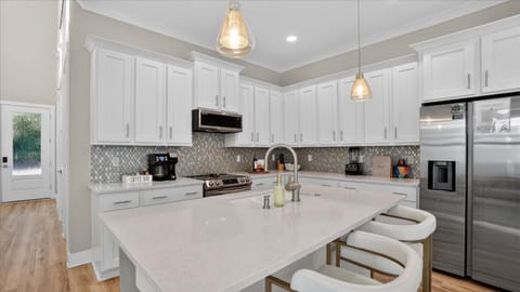 Coffee/tea facilities, Kitchen or kitchenette, Dining area