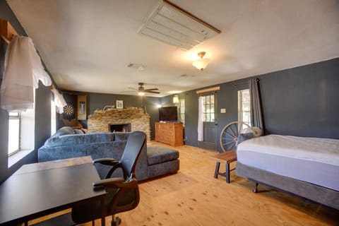 3 Mi to San Felipe Springs Park Studio with Yard Apartment in Del Rio