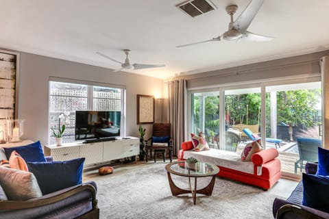 1 Mi to Lake Worth Beach Park Poolside Paradise! House in Lake Worth