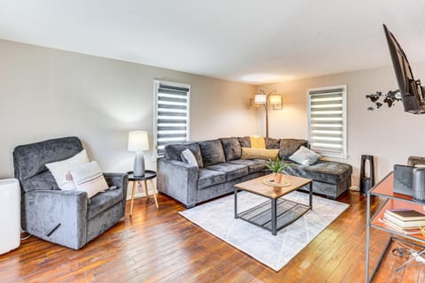 Cozy Home 4 Mi to YSU Campus Penguins Welcome! House in Youngstown